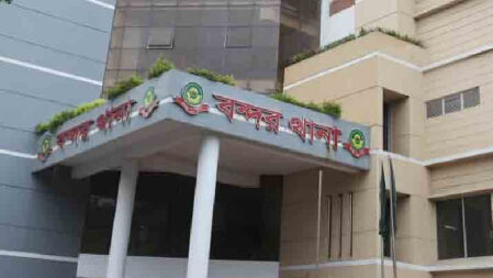 শিক্ষার্থীদের যৌন নির্যাতনের চেষ্টা, মাদ্রাসাশিক্ষক গ্রেপ্তার