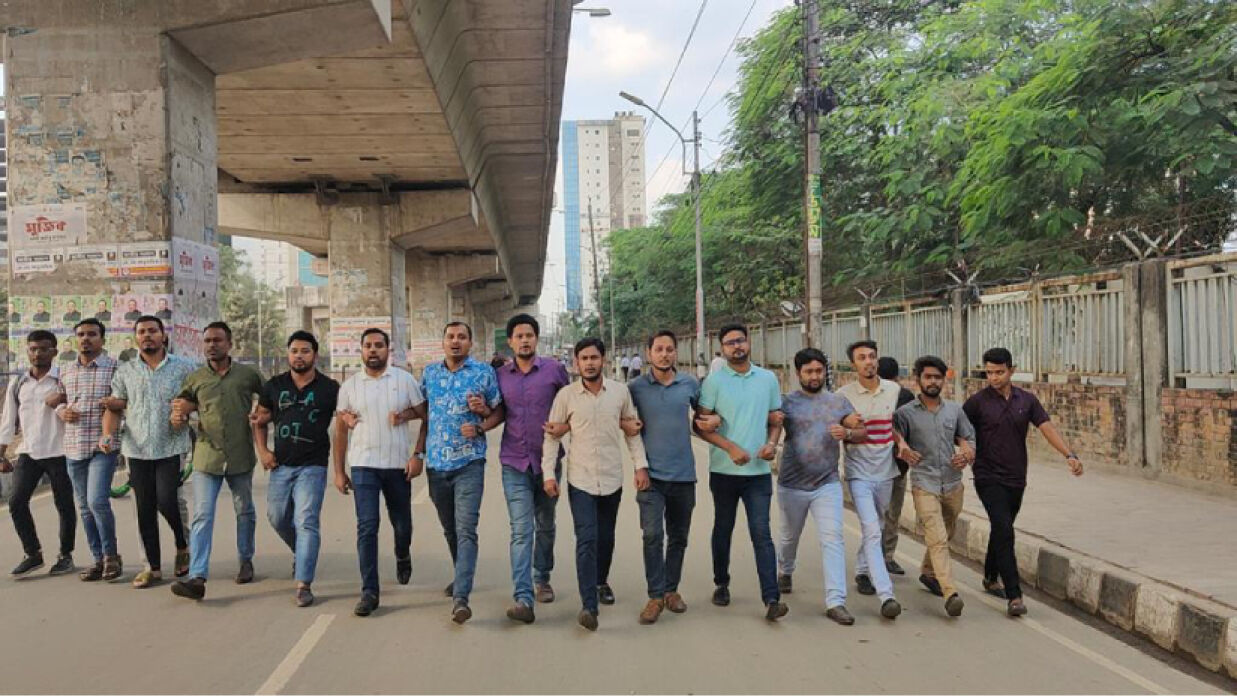 হাতিরঝিল মোড়ে ছাত্রদলের মিছিল