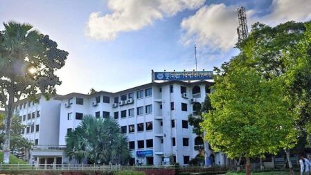 কুবি শিক্ষকের সাবেক স্ত্রীর অভিযোগে ব্যবস্থা নিল প্রশাসন