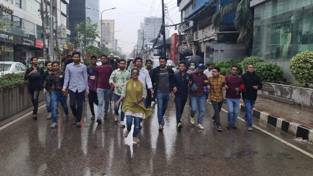 অবরোধের সমর্থনে তিতুমীর কলেজ ছাত্রদলের বিক্ষোভ মিছিল