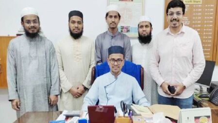 সৌদি আরবের ব্যবস্থাপনায় ওমরায় গেলেন ঢাবির পাঁচ শিক্ষার্থী