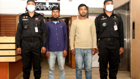 ফেসবুকে প্রেম, বিয়ের চাপ দেওয়ায় বালিশ চাপা দিয়ে হত্যা