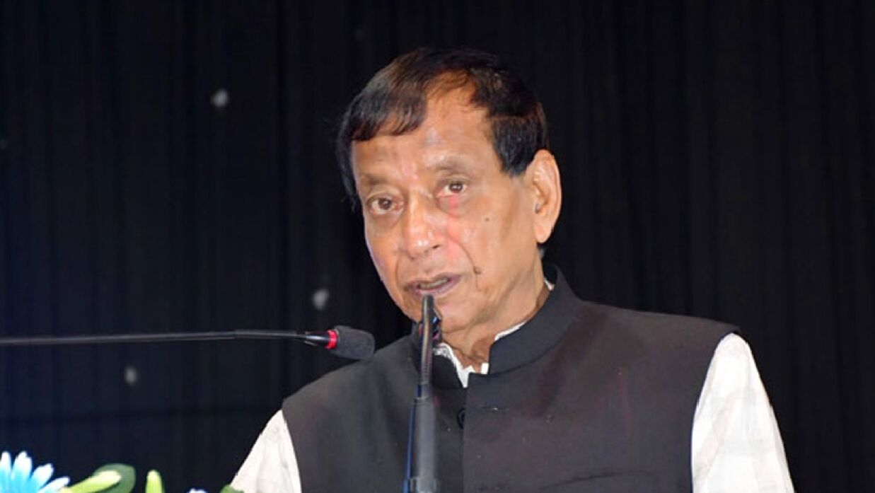 মুক্তিযোদ্ধার ঘাড় মটকে দেয়ার হুমকি সমাজকল্যাণমন্ত্রীর