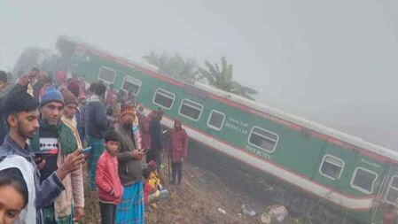 মোহনগঞ্জ এক্সপ্রেস ট্রেনে নাশকতার মূল হোতাসহ ২ জন গ্রেপ্তার