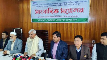 নেতাকর্মীদের গ্রেফতারের প্রতিবাদে সংবাদ সম্মেলনে নৌকার প্রার্থী