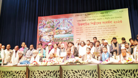 সংবর্ধনা পেলেন শতাধিক রিকশাচিত্রশিল্পী