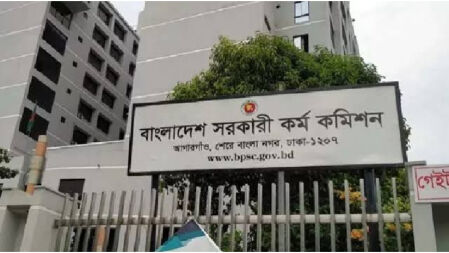 বিসিএস পরীক্ষায় নকল, এক প্রার্থীকে বহিষ্কার