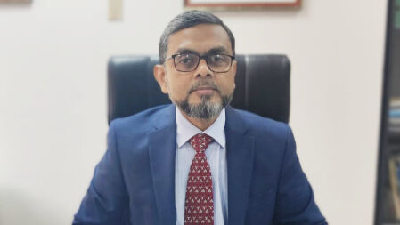 প্রাচ্য এবং পাশ্চাত্যের যুগ-ধারায় এগিয়ে যেতে চাই