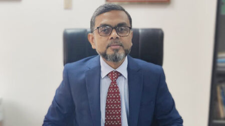 উচ্চশিক্ষায় সনদনির্ভরতা কাটিয়ে গবেষণায় জোর দিতে হবে