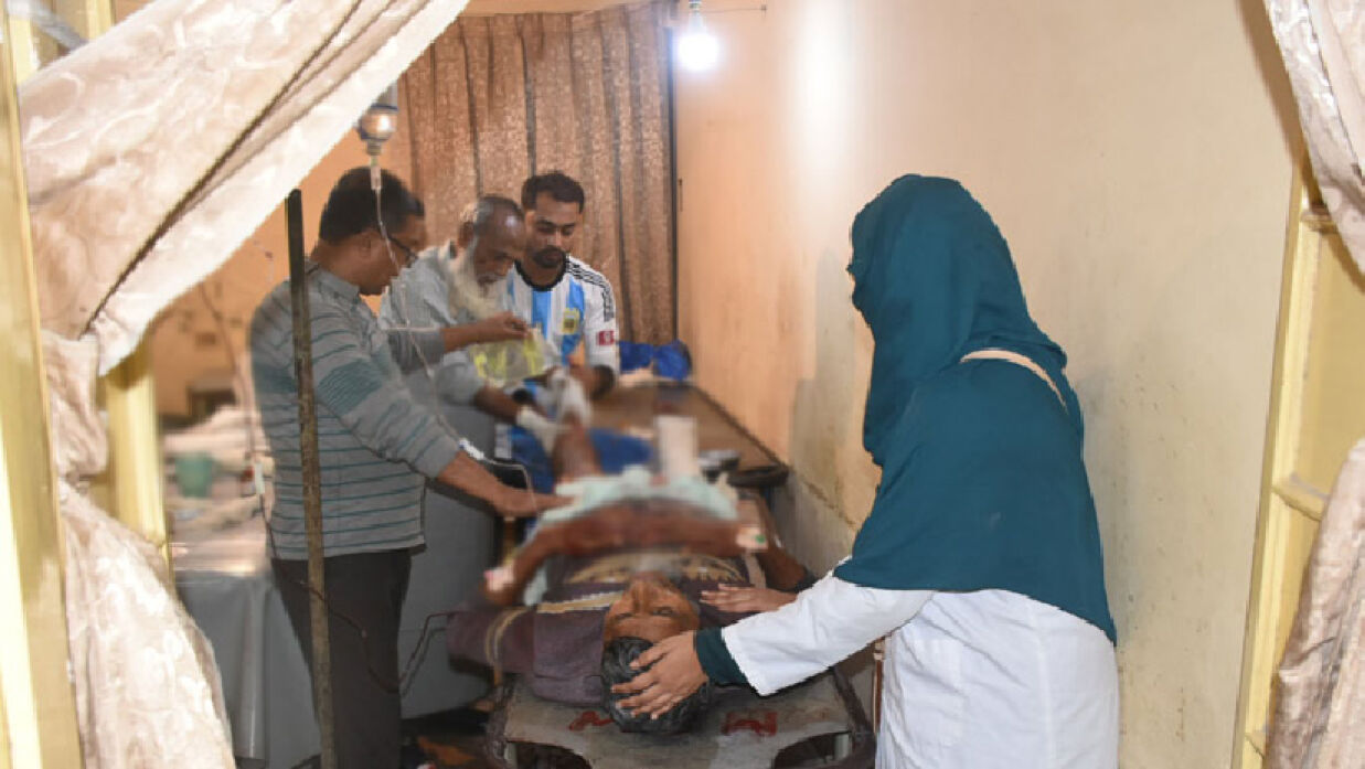মামলা করায় মাদ্রাসা শিক্ষককে কুপিয়ে জখম