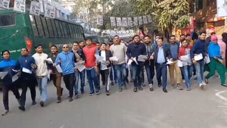 নির্বাচন বর্জনের আহ্বানে খিলগাঁয়ে আকরামুল হাসানের নেতৃত্বে লিফলেট বিতরণ