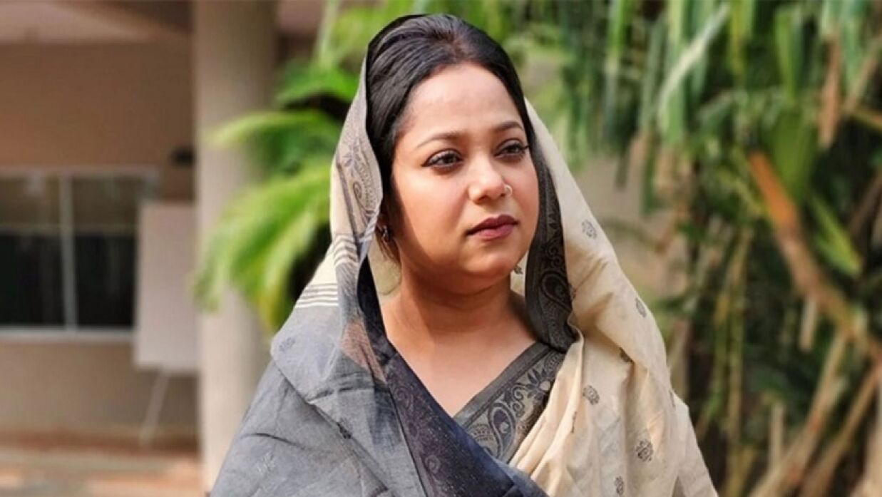 পাবনায় ভোটারদের দিয়ে জোরপূর্বক নৌকায় সিল মারার অভিযোগ