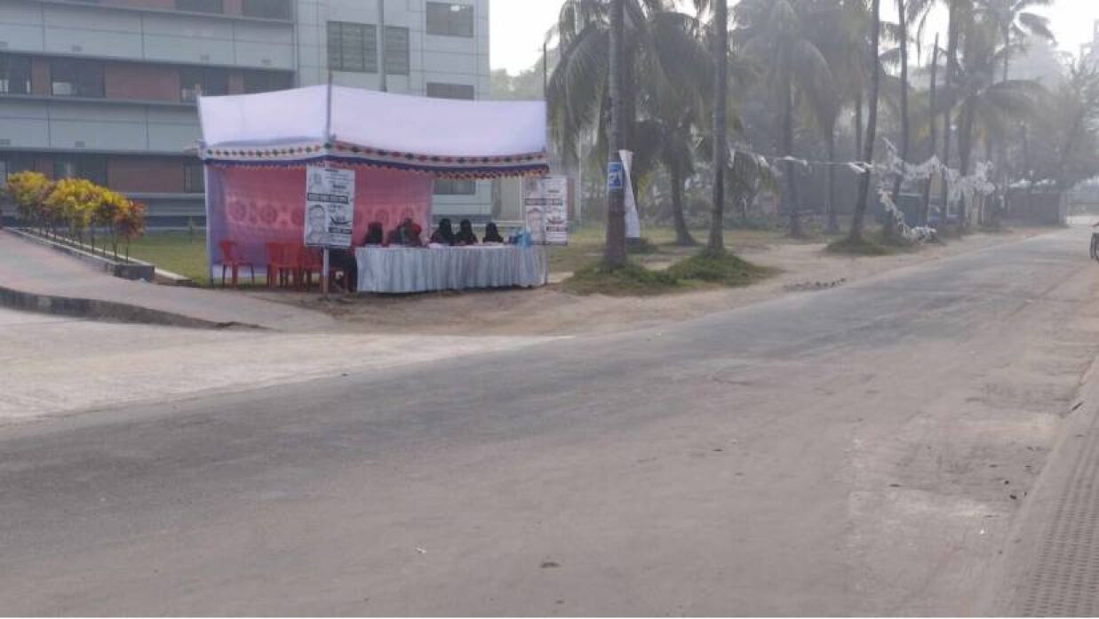 রাজশাহী-২ আসনে কেন্দ্র ফাঁকা, সাড়ে ৭ ঘন্টায় ৪৪০ ভোট