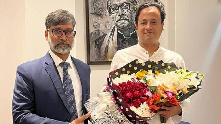 নবনিযুক্ত শিক্ষামন্ত্রীর সঙ্গে সৌজন্য সাক্ষাৎ খুবি উপাচার্যের