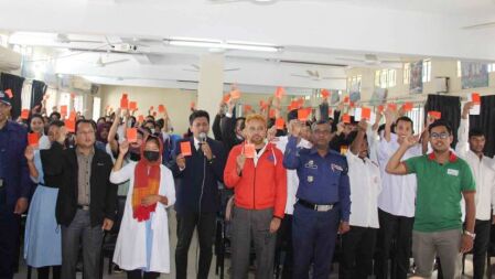 মাদক-বাল্যবিয়েকে লাল কার্ড দেখাল শিক্ষার্থীরা  