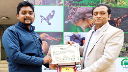 জাবির পাখি মেলায় অ্যাওয়ার্ড পেলেন দ্যা ডেইলি ক্যাম্পাসের জোবায়ের