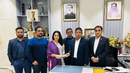 দীঘিকে মুঠোফোনে প্রতারণায় খোয়া যাওয়া টাকা ফিরিয়ে দিল ডিবি