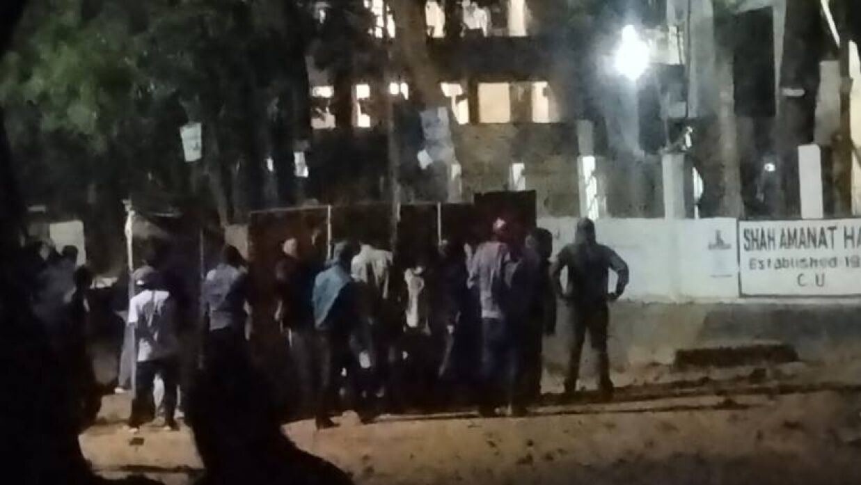চবি ছাত্রলীগের দুই গ্রুপে আবারও সংঘর্ষ চলছে