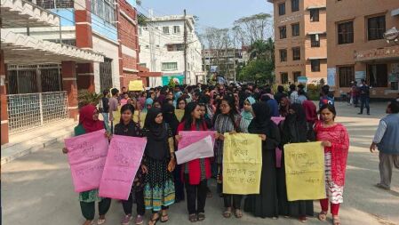 পবিপ্রবিতে শিক্ষক লাঞ্ছনার প্রতিবাদে ক্লাস-পরীক্ষা বর্জন