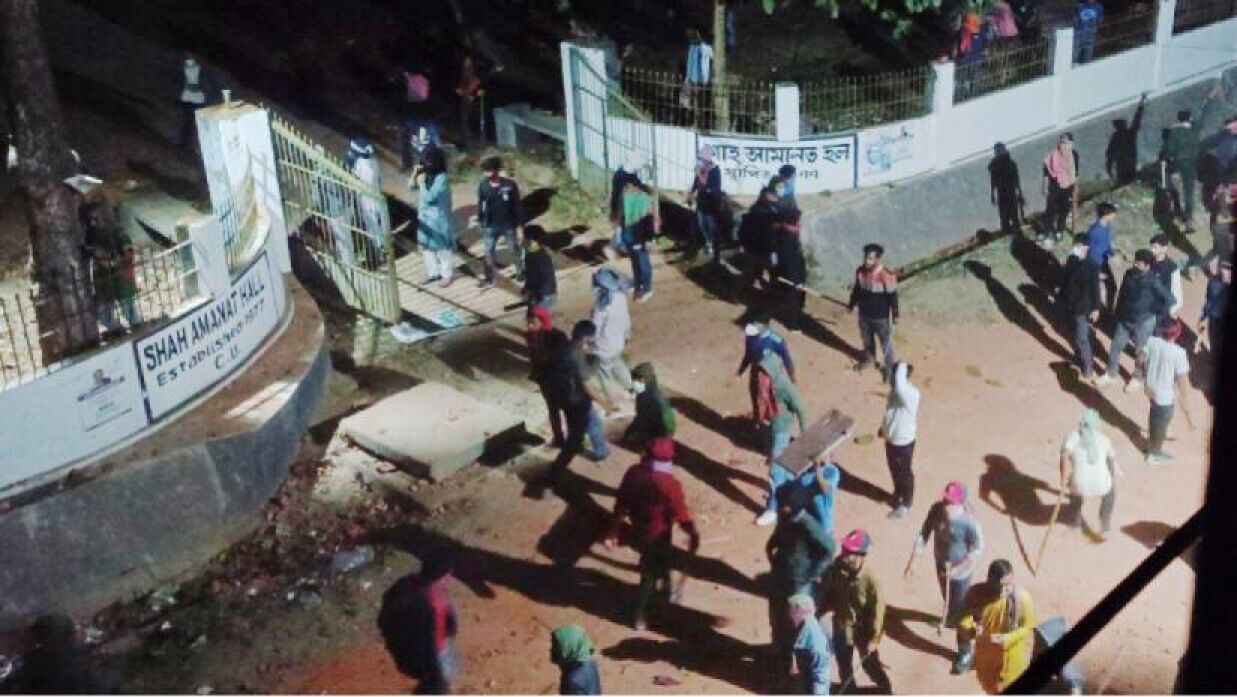 শিক্ষামন্ত্রী ব্যবস্থা নেওয়ার ঘোষণার পর চবি ছাত্রলীগের ফের সংঘর্ষ