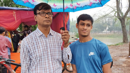 বাবার কাঁধে ভর করে জাবি ভর্তি পরীক্ষায় আদনান, পড়তে চান রসায়নে