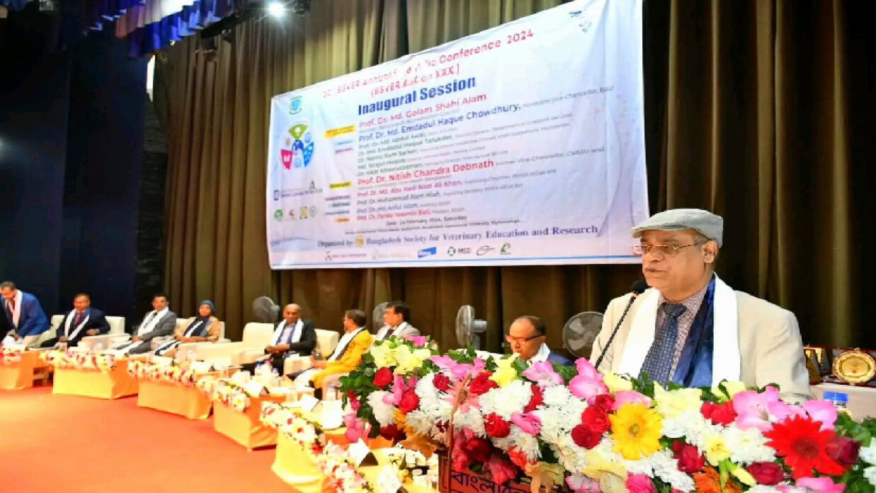 স্মার্ট গ্র্যাজুয়েট তৈরির পাশাপাশি স্মার্ট খামারি গড়ে তুলতে হবে- বাকৃবি উপাচার্য