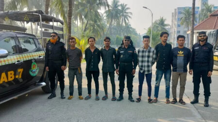 ছয় কিশোর গ্যাংয়ের প্রধানসহ ২৮ জন গ্রেপ্তার