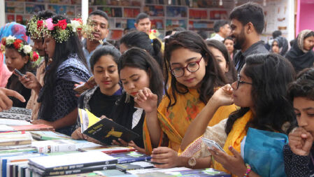 শেষ হচ্ছে বাঙালির প্রাণের অমর একুশে বইমেলা