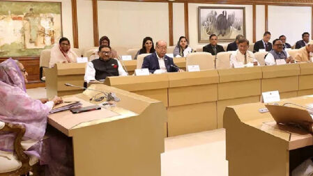 ইফতার পার্টি না করে মানুষের পাশে দাঁড়ান: প্রধানমন্ত্রী