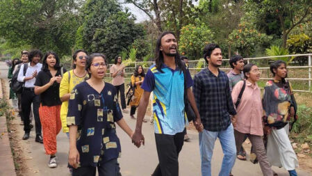 জাবিতে শিক্ষার্থী কল্যাণ ফি বাতিলের দাবিতে বিক্ষোভ মিছিল