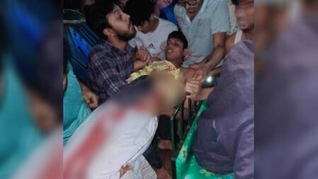 হল কক্ষে রাবি শিক্ষার্থীর বুকে ছুরিকাঘাত
