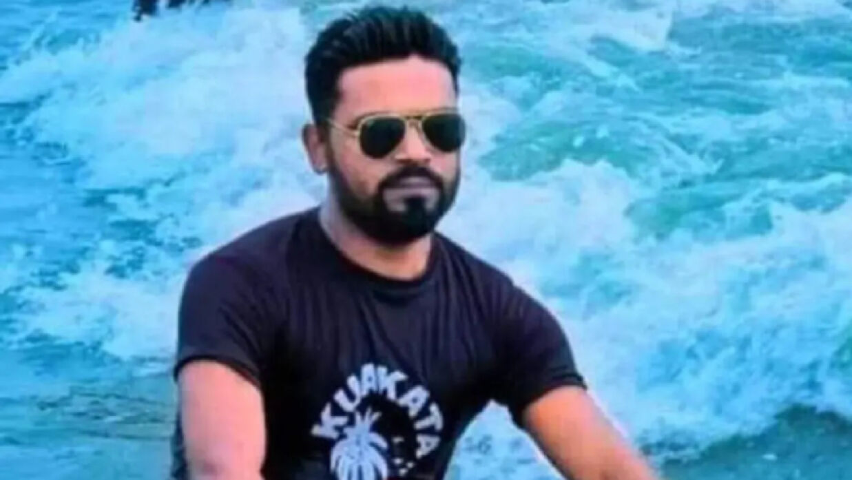 সুন্দরবনে মাছ ধরতে না দেয়ায় বনরক্ষীদের পেটালেন ছাত্রলীগ নেতা