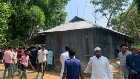 বিদ্যুতায়িত হয়ে একসঙ্গে প্রাণ হারালেন বাবা-মা ও তিন সন্তান