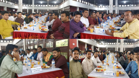 ঢাবির ইফতারে এক ছাদের নিচে ছাত্রলীগ-ছাত্রদল-বাম-পরিষদ
