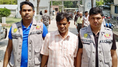 স্বাস্থ্যমন্ত্রীকে মেসেজ দিয়ে ৮ পাস ‘ভুয়া রাষ্ট্রপতি’ গ্রেপ্তার
