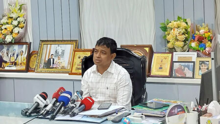 ৩৫ হাজারের নিচে কাজ করতেন না, বিক্রি করেছেন ৫ হাজার ভুয়া সার্টিফিকেট