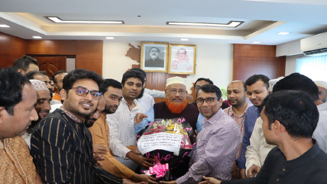 এক বছর পূর্ণ হলো ইসলামি আরবি বিশ্ববিদ্যালয় ভিসির, বঙ্গবন্ধু পরিষদের শুভেচ্ছা