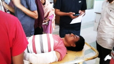 ঈদের ছুটিতে বাড়ি যাওয়ার পথে স্ত্রী-সন্তান হারালেন শিক্ষক, নিজেও আক্রান্ত