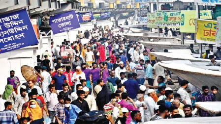 ঈদের ছুটিতে ঘরমুখো মানুষ, ফাঁকা হচ্ছে ঢাকা