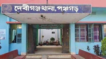 ঈদের দিন সন্তানের সামনেই মাকে গলা কেটে হত্যা