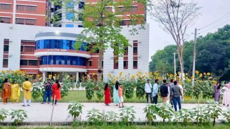 ঈদের বন্ধে দর্শনার্থীদের পদচারণায় মুখরিত মাভাবিপ্রবি ক্যাম্পাস