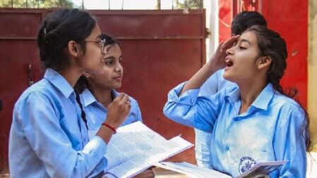 তীব্র তাপপ্রবাহে ২২ এপ্রিল থেকে পশ্চিমবঙ্গের স্কুলে ছুটি ঘোষণা