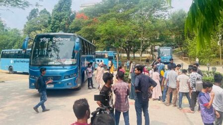বাড়ি যেতে বাস দিয়েছে কুবি প্রশাসন, শিক্ষার্থীরা যাচ্ছেন ট্যুরে