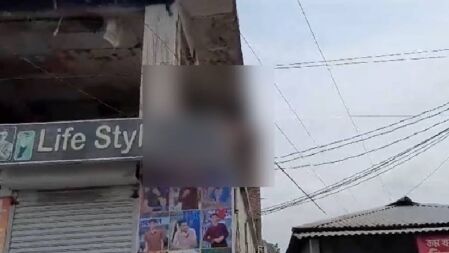 সাকিবকে দেখতে গিয়ে বিদ্যুৎস্পৃষ্টে আহত স্কুলছাত্র