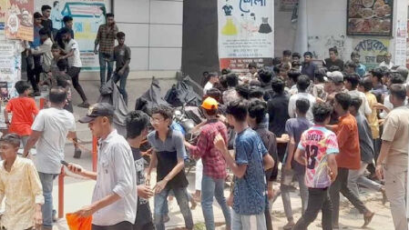 ছাত্রলীগের সমাবেশে সংঘর্ষ, মাথা ফাটল ৩ কর্মীর