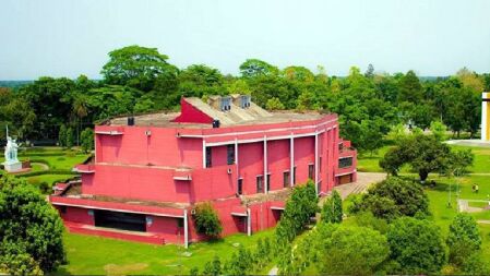 সংস্কার ও উন্নয়ন কাজের তদারকিতে গিয়ে হেনস্তার শিকার বাকৃবি অধ্যাপক