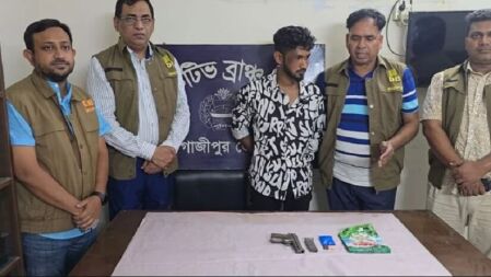 গুলি করে কলেজছাত্র হত্যার আসামি পিস্তলসহ গ্রেপ্তার