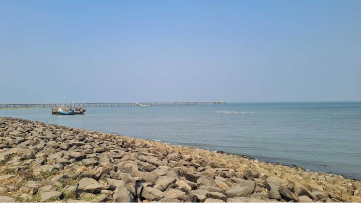 আলোচিত সেই ‘মিয়ানমারের জাহাজ’ নাফ নদী থেকে উধাও 