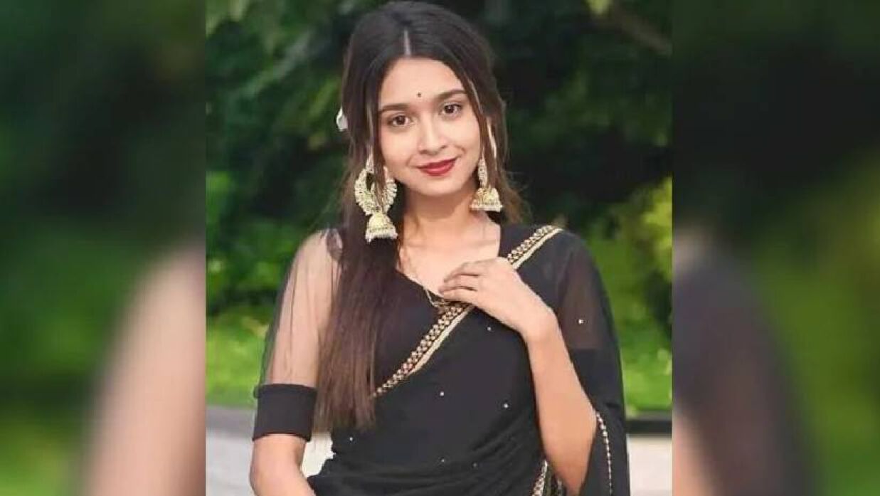‘আমারে দেখিবার আইসো শেষ জানাজার আগে’ স্ট্যাটাস দিয়ে স্কুলছাত্রীর আত্মহত্যা