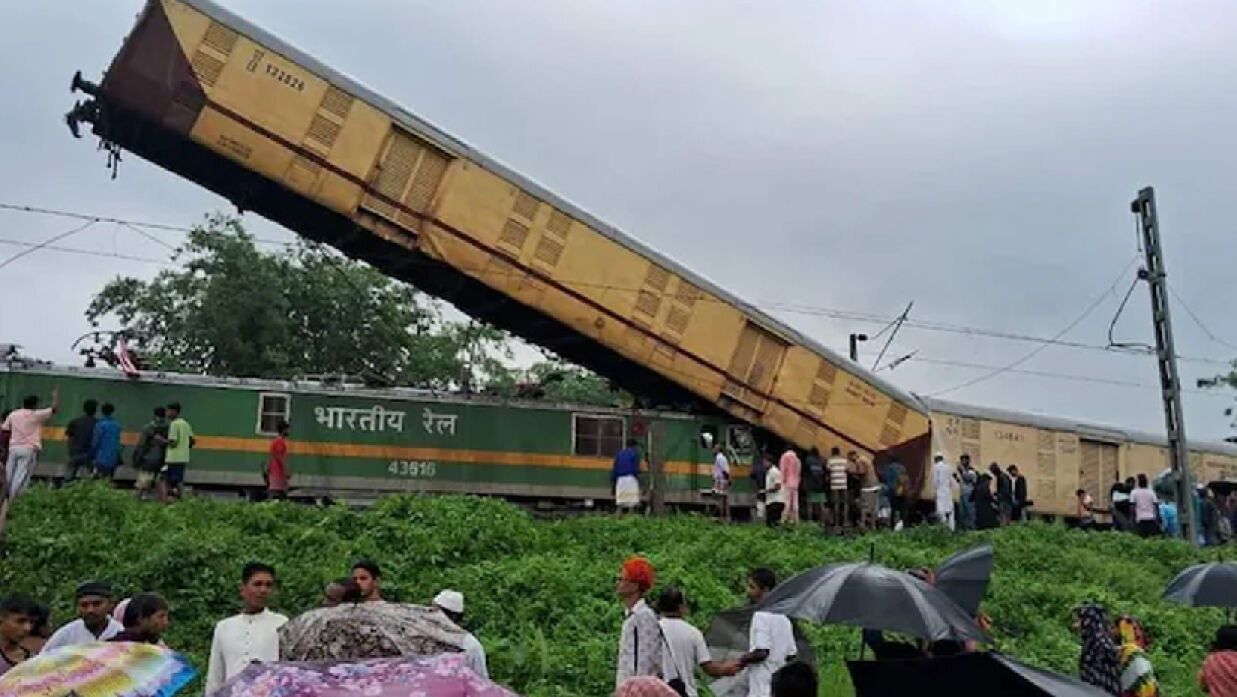 ভারতে ট্রেন দুর্ঘটনায় ৫ জন নিহত, আহত ২৫